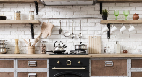 Kuchnie w stylu wiejskim – przewodnik aranżacyjny z RAAV